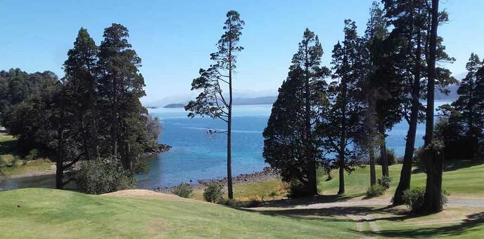 Hoyo 18 - Vista Fwy desde Green